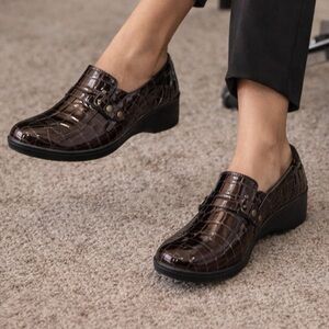 Clarks Bendables Brown Faux Patent Crocodile Slip-On Loafers | Size 7.5